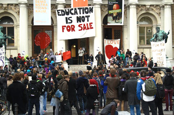 universitetu okupacija